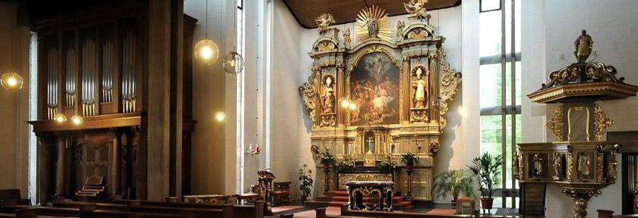 Breil-Orgel und barocker Hochaltar in der St. Martinus-Kirche in Pfalzdorf